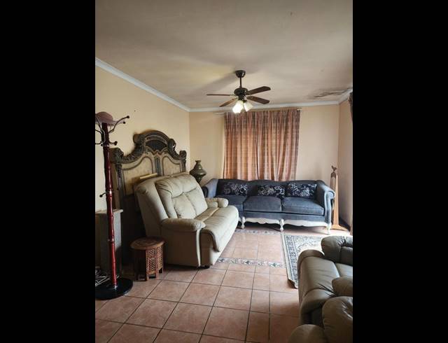 6 BEDROOM HOUSE FOR SALE IN ZEEKOEIVLEI